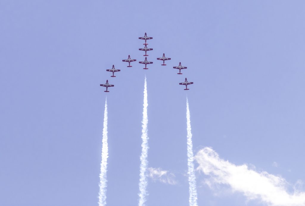 Snowbirds climbing in formation - MB Airshow 2016 