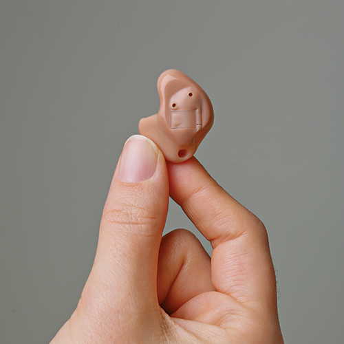 in-the-ear-hearing-aid-iITE-held in finger